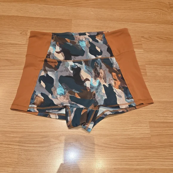 FABLETICS Swim Shorts - Picture 3 of 10